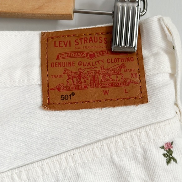 Levi’s Premium 501 Garden Variety Cream Floral High Rise Denim Jeans Shorts 28 - Picture 10 of 15
